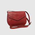 Borsa tracolla piccola in pelle rossa con patta frontale e tracolla