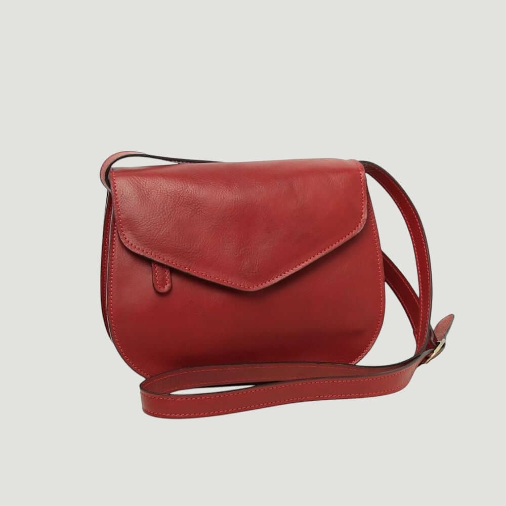 Borsa tracolla piccola in pelle rossa con patta frontale e tracolla