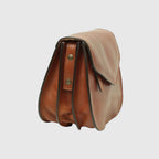 Borsa a tracolla in pelle piccola marrone vista laterale con cinturino e fibbie