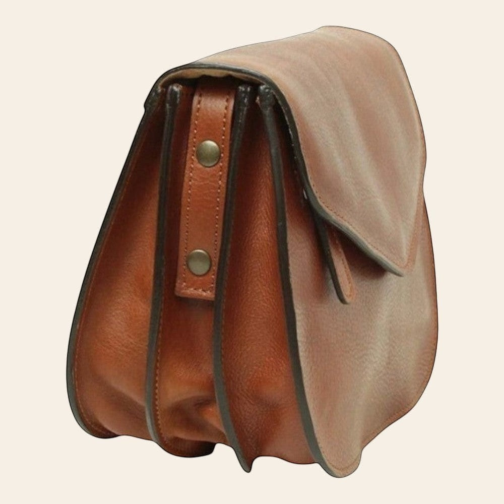 Borsa a tracolla Old Angler in vitello pieno fiore marrone, patta con bottoni rivettati
