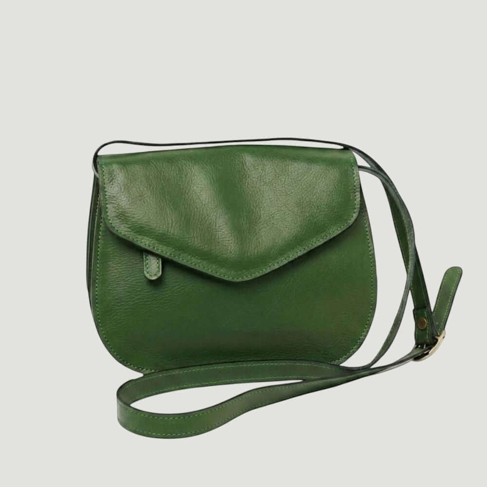 Borsa a tracolla verde in pelle con patta e tracolla