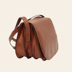 Borsa a tracolla Old Angler in pelle marrone, vista laterale con fibbia e passanti