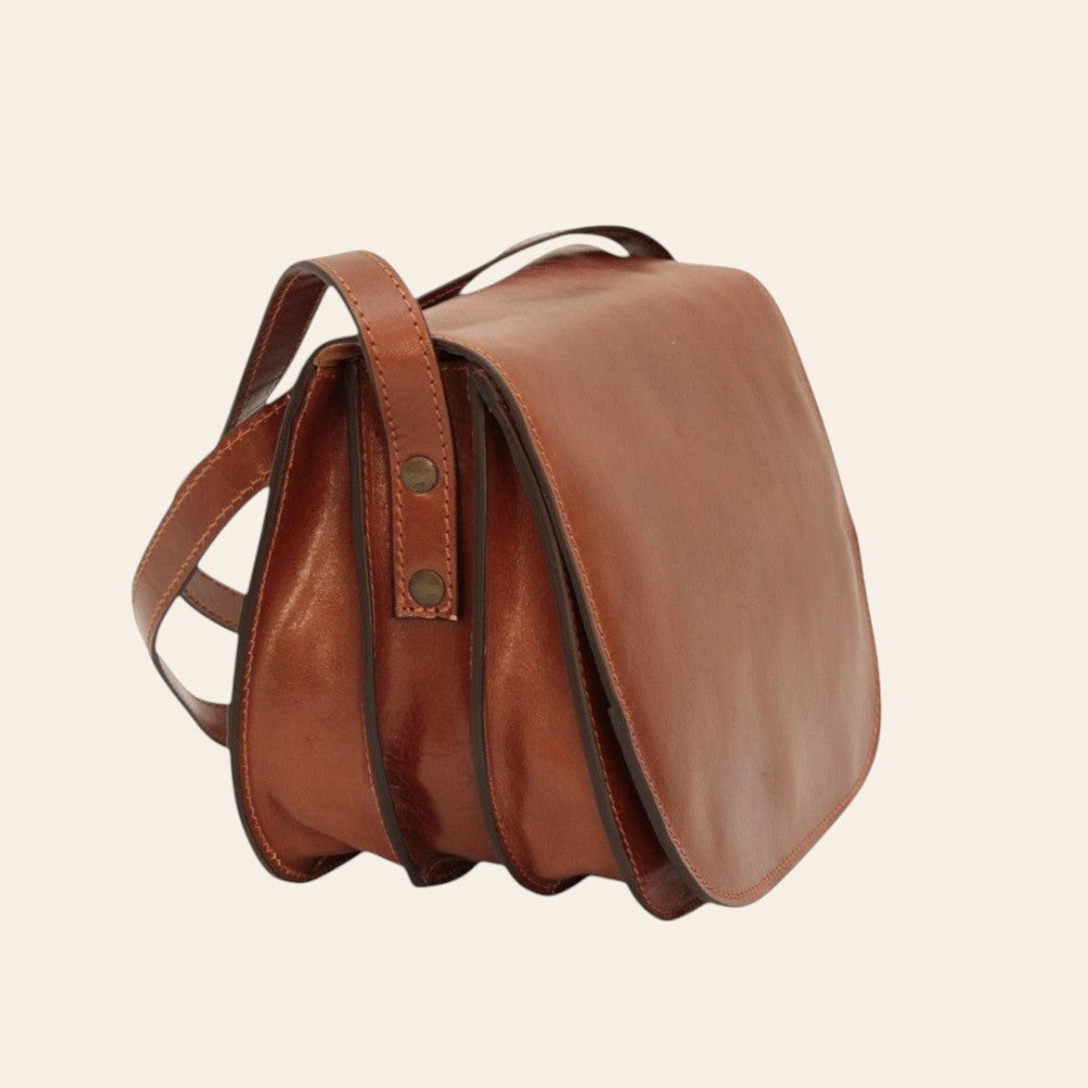 Borsa a tracolla Old Angler in pelle marrone, vista laterale con fibbia e passanti