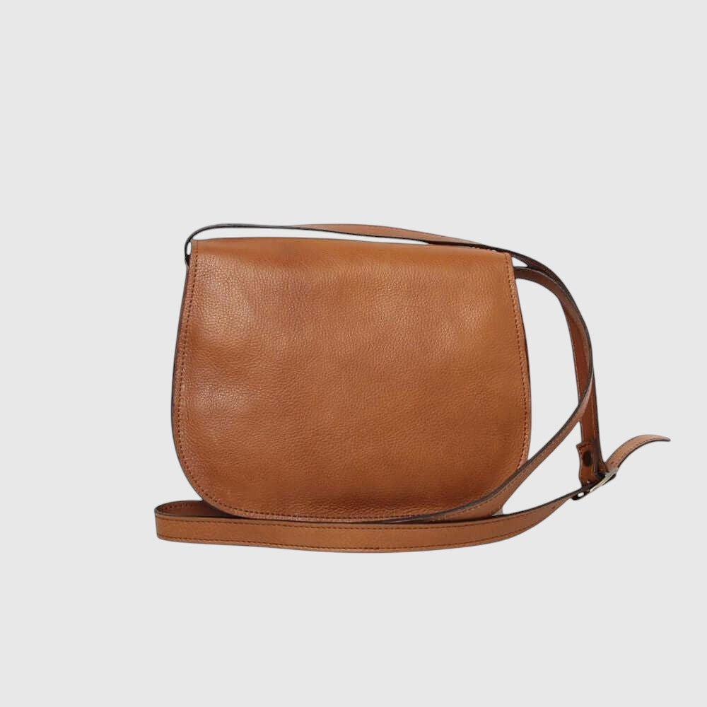 Borsa a tracolla in pelle cuoio, vista frontale con superficie liscia e tracolla.