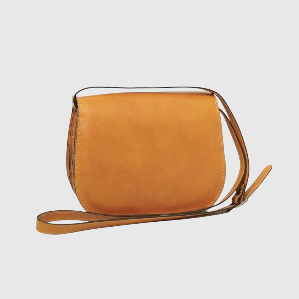 Borsa a tracolla in pelle ocra sagomata con tracolla in pelle e cuciture visibili