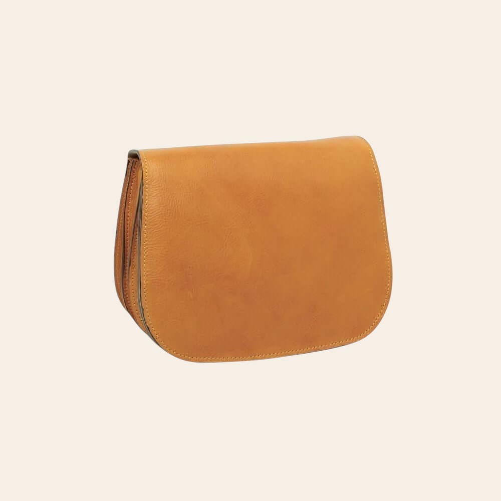 Borsa a tracolla in pelle ocra Old Angler vista posteriore, bordo sagomato e struttura