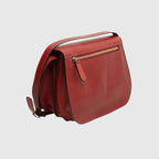 Borsa a tracolla in pelle rossa con patta e chiusura zip metallica