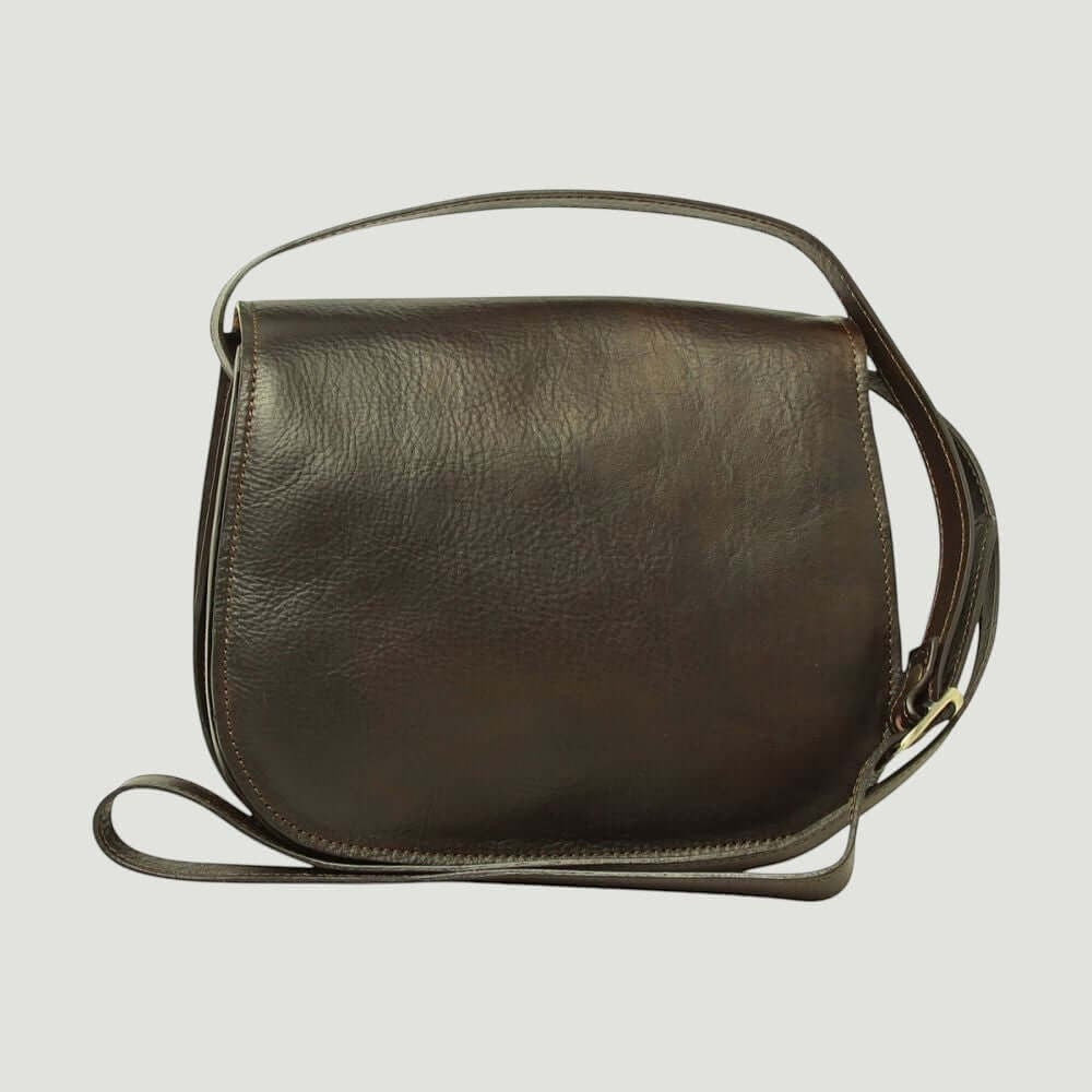 Borsa a tracolla in pelle testa di moro con patta arrotondata e tracolla