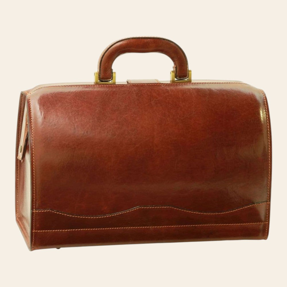 Borsa in pelle marrone con manici e chiusura a tracolla, profilo rettangolare