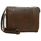 Borsa messenger in vitello marrone scuro con patta e tracolla in cuoio, cuciture verticali