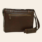Borsa messenger in vitello marrone scuro con patta frontale e zip centrale
