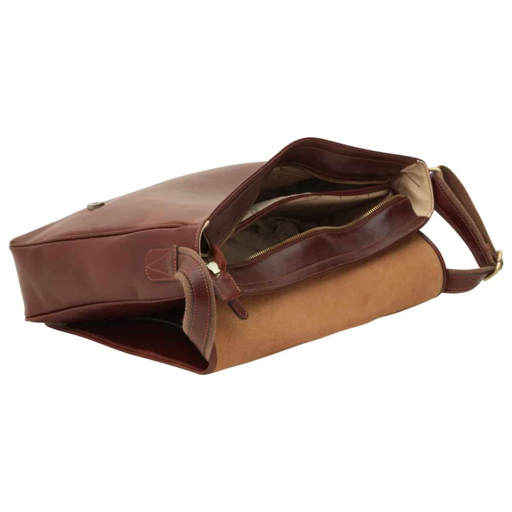 Borsa messenger in pelle marrone vista interna, fodera chiara e cerniera