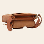 Borsa messenger in vitello marrone con tasca interna e zip superiore, tracolla laterale