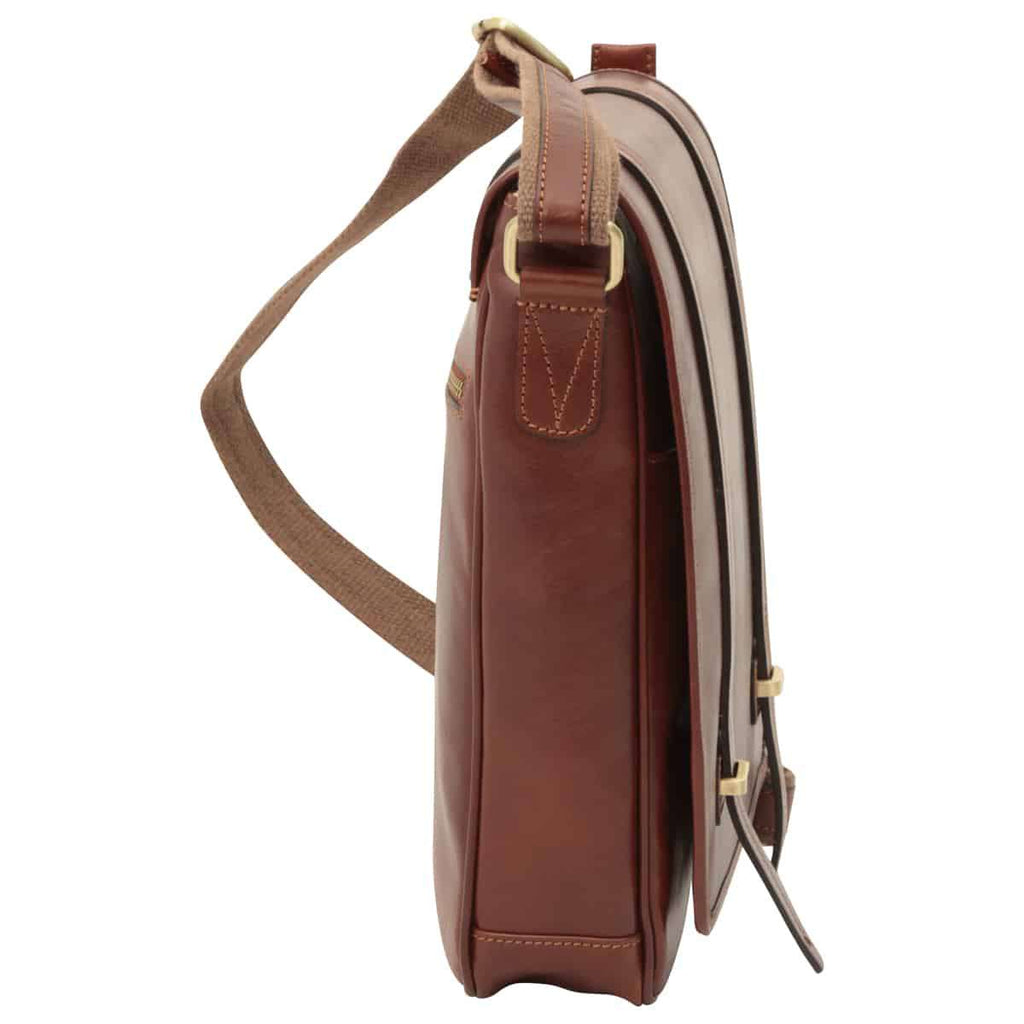Messenger con doppia chiusura magnetica. Marrone
