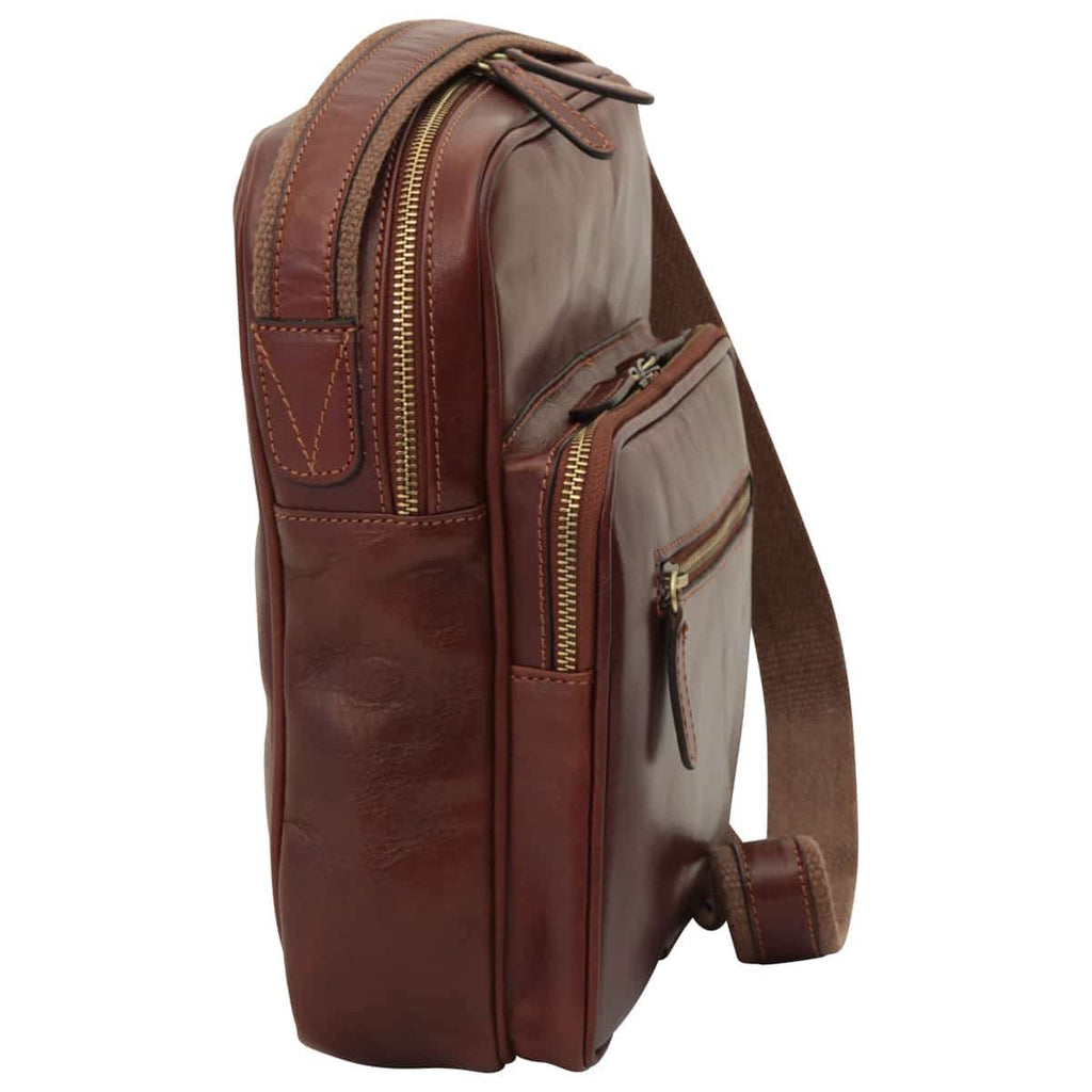 Messenger in pelle con chiusura a zip (Piccola). Marrone