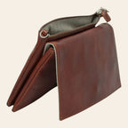 Borsa a tracolla in pelle marrone con interno verde e cuciture laterali in vista