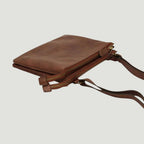 Borsa a tracolla marrone in vitello pieno fiore con tasca frontale e zip e tracolla