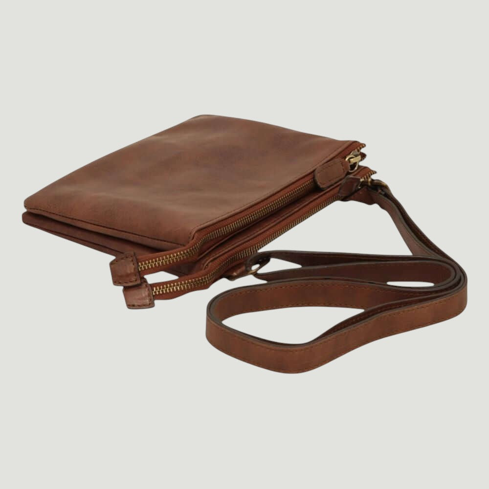 Borsa a tracolla marrone in vitello pieno fiore, dettaglio zip e tracolla in pelle
