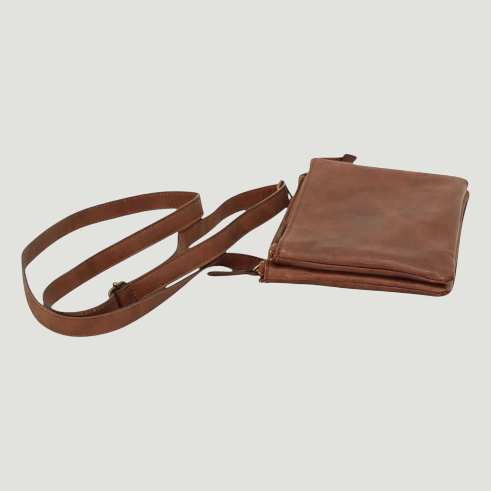 Borsa a tracolla marrone in vitello pieno fiore con patta superiore e tracolla con fibbia