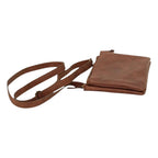 Borsa a tracolla marrone in vitello pieno fiore con patta superiore e tracolla con fibbia