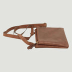 Borsa a tracolla marrone in vitello pieno fiore con tracolla e tasca frontale con zip
