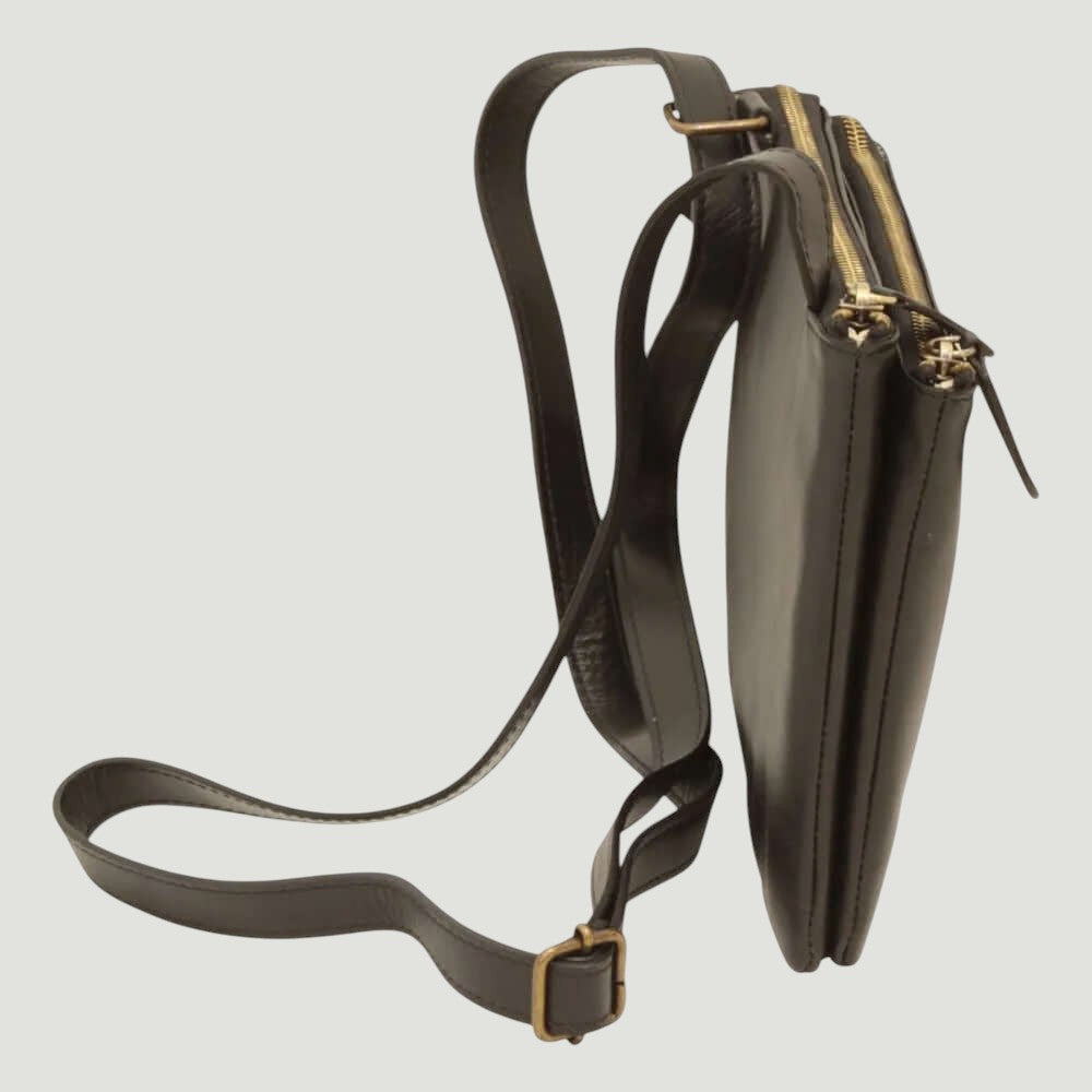 Borsa a tracolla in vitello pieno fiore nera con tracolla regolabile e fibbia dorata