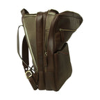 Zaino in pelle marrone con zip, tasca frontale, tracolla e fascia per trolley.