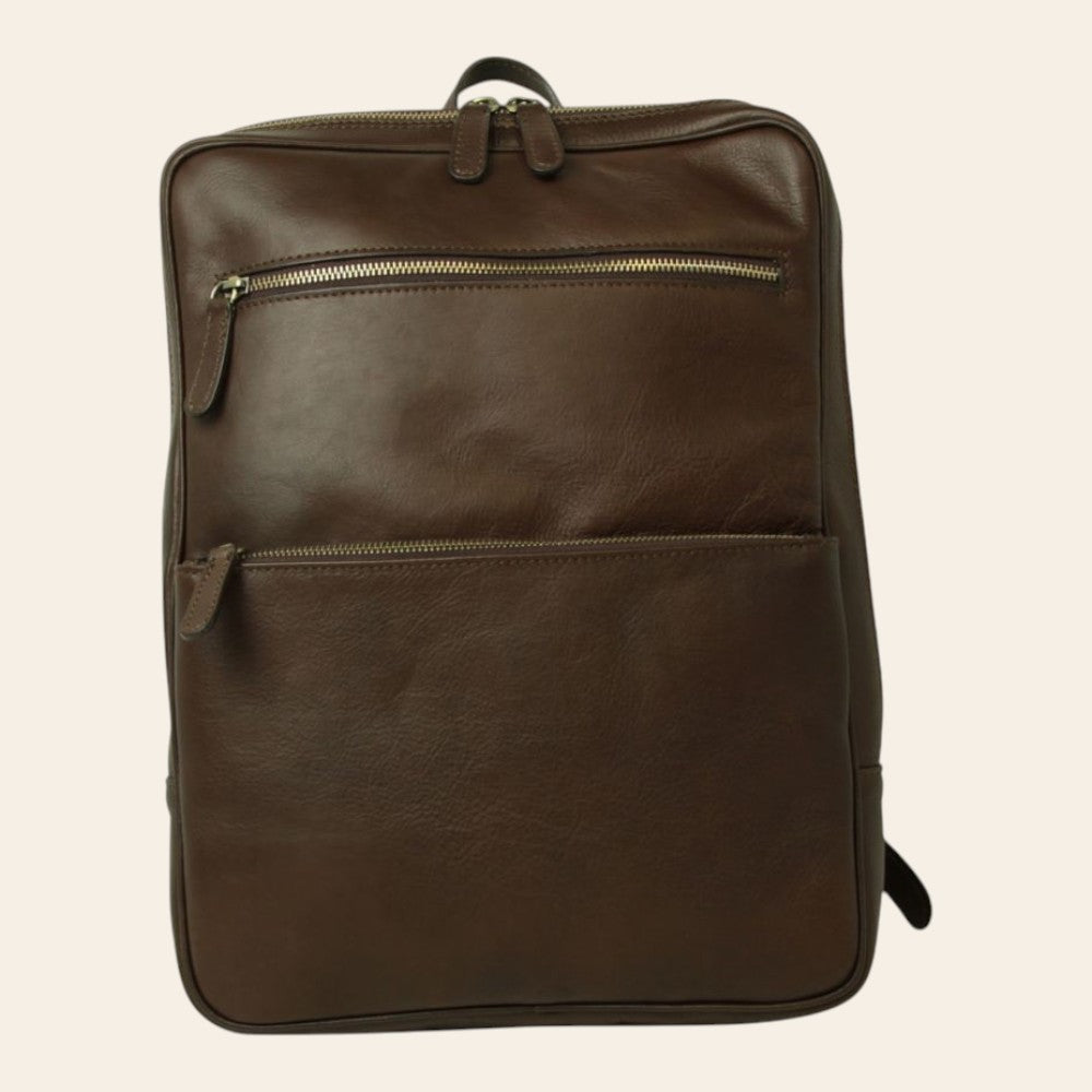 Zaino in pelle marrone scuro con doppia tasca a zip e tracolla laterale.