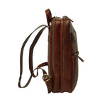 Zaino in pelle marrone vista laterale con doppie zip