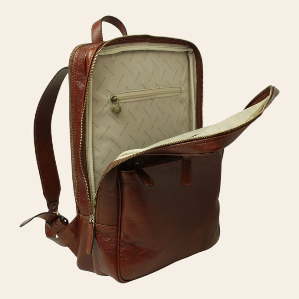 Zaino in pelle marrone con interno chiaro e zip frontale
