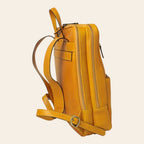 Zaino in pelle giallo ocra con tasche laterali e doppie zip frontali
