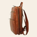 Zaino in pelle cognac con schienale e tracolle regolabili, tasca con zip verticale