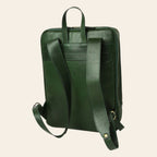 Zaino in pelle verde con manico e tracolla, tasche anteriori con zip