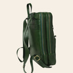 Zaino in pelle verde con zip laterale e tracolla regolabile