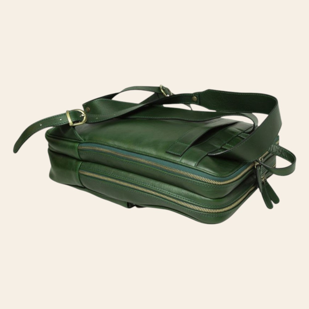 Zaino in pelle verde con tracolle e cerniera perimetrale