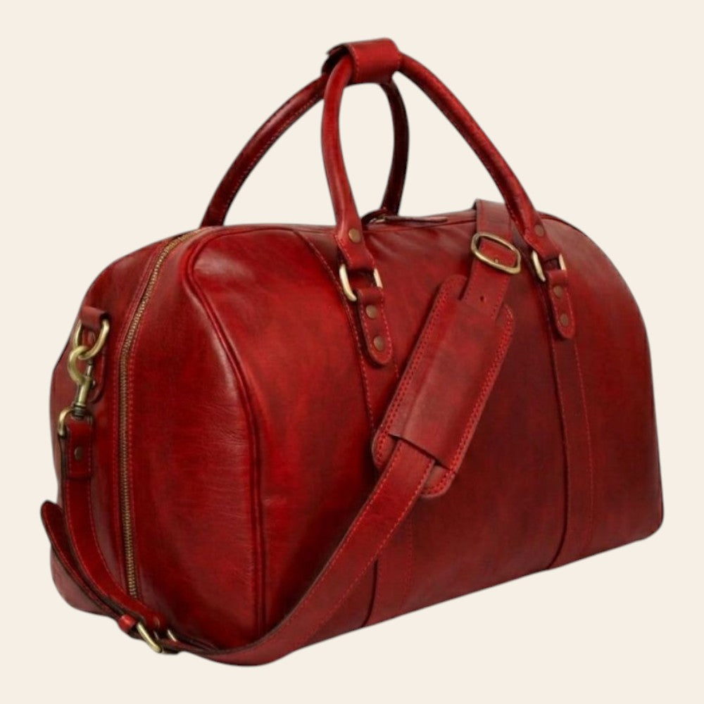 Borsone da viaggio in pelle rossa con tracolla e zip laterale, finiture in ottone