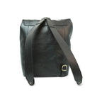 Zaino in pelle nero con tracolla larga e fibbia dorata davanti