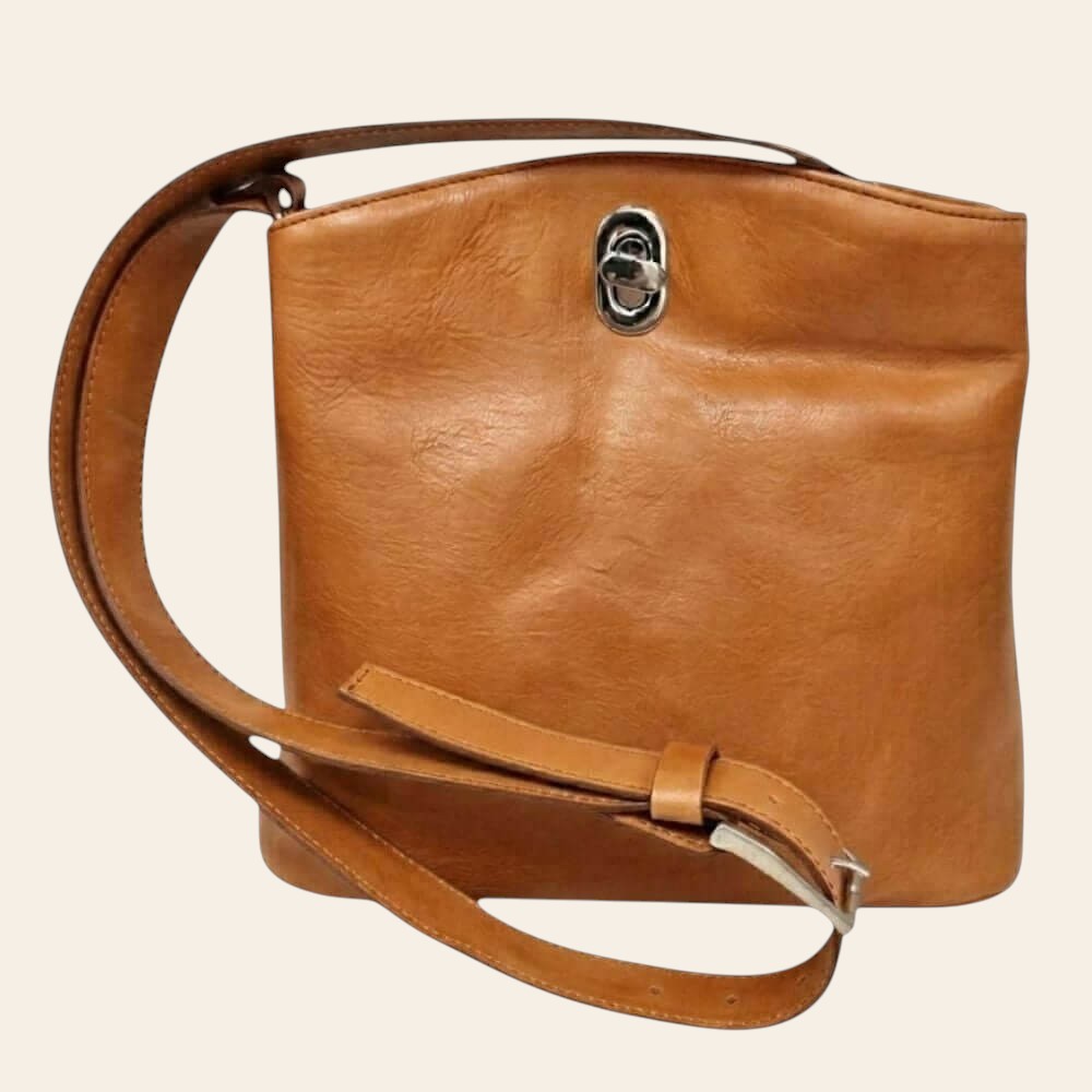 Borsa secchiello in pelle cuoio chiaro, tracolla con fibbia e passante
