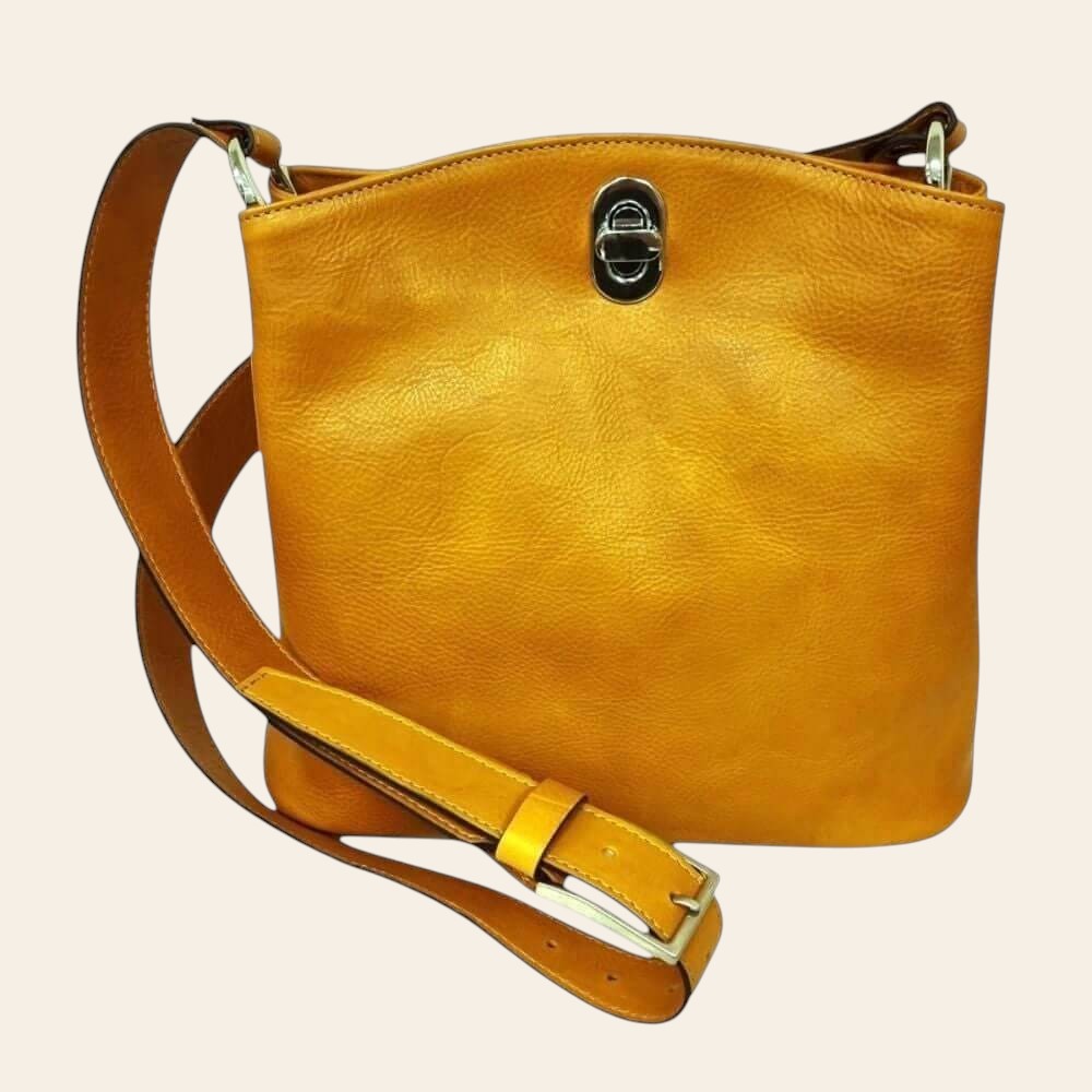 Borsa secchiello in pelle ocra, tracolla con fibbia regolabile