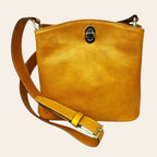 Borsa secchiello in pelle ocra, tracolla con fibbia regolabile