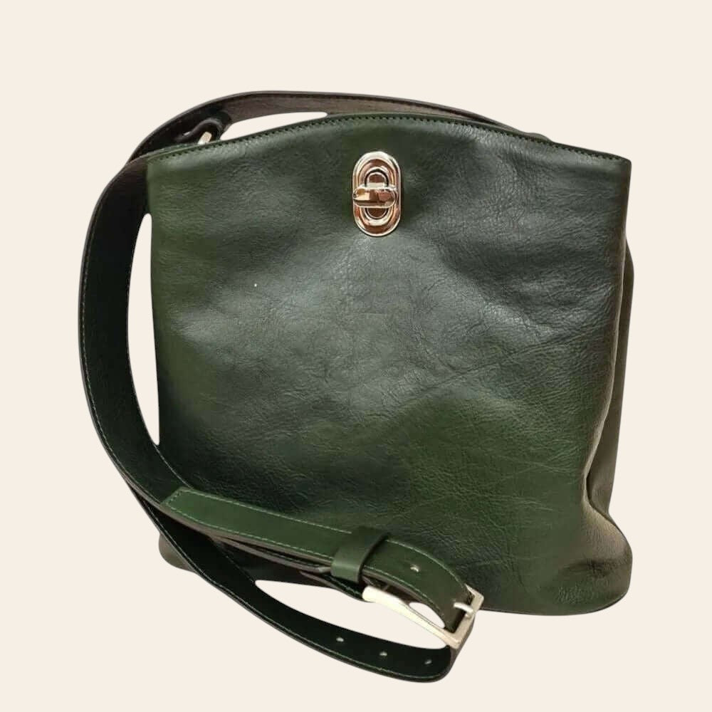 Borsa secchiello in pelle verde scuro, chiusura con fibbia metallica a vista