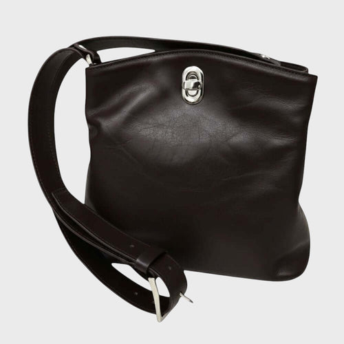 Borsa a secchiello in pelle pieno fiore nera con fibbia metallica e tracolla