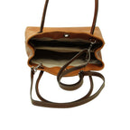 Borsa in pelle bicolore aperta: interno beige, tasca e tracolla con moschettone