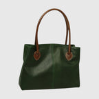 Borsa in pelle verde con manici marroni, tasche laterali cucite e finiture marroni.
