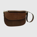 Borsa a tracolla marrone con patta arrotondata e occhielli in metallo