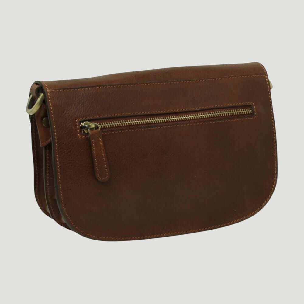 Borsa a tracolla marrone con patta e zip frontale metallica
