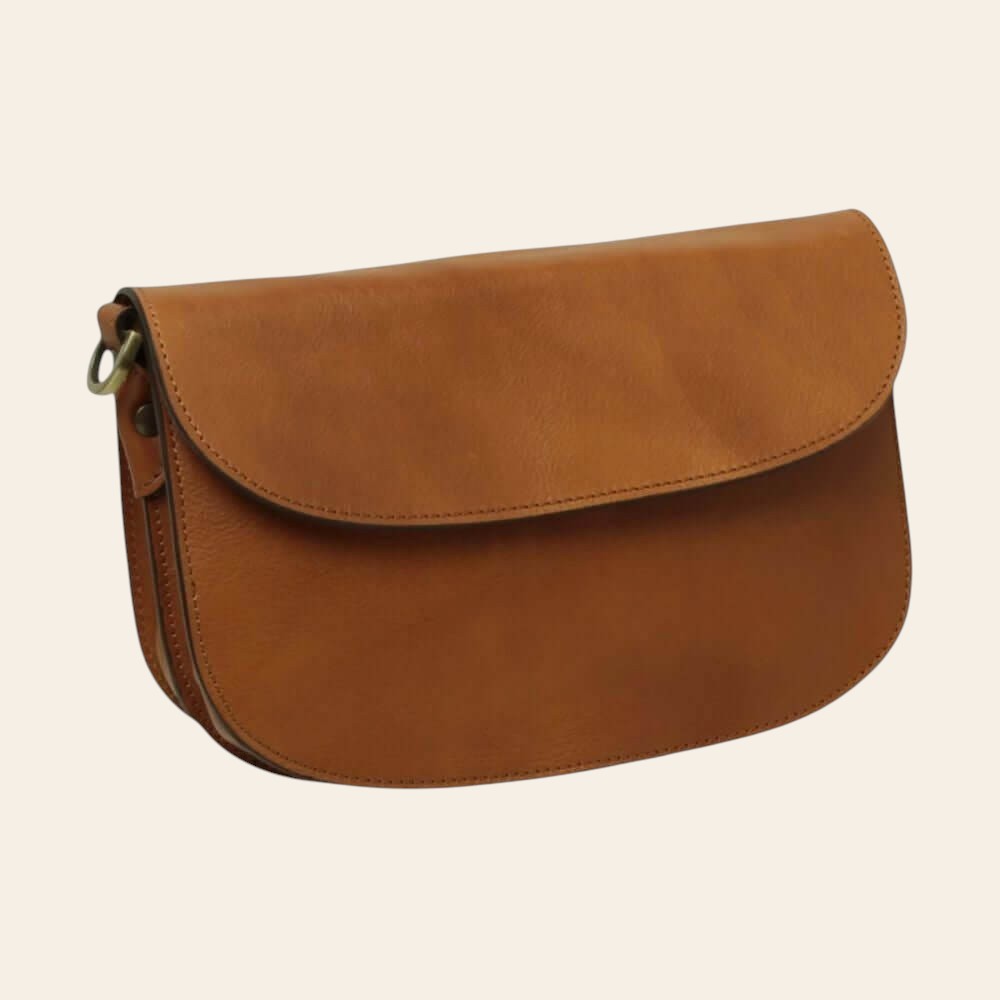 Borsa a tracolla in cuoio marrone con patta arrotondata e chiusura laterale