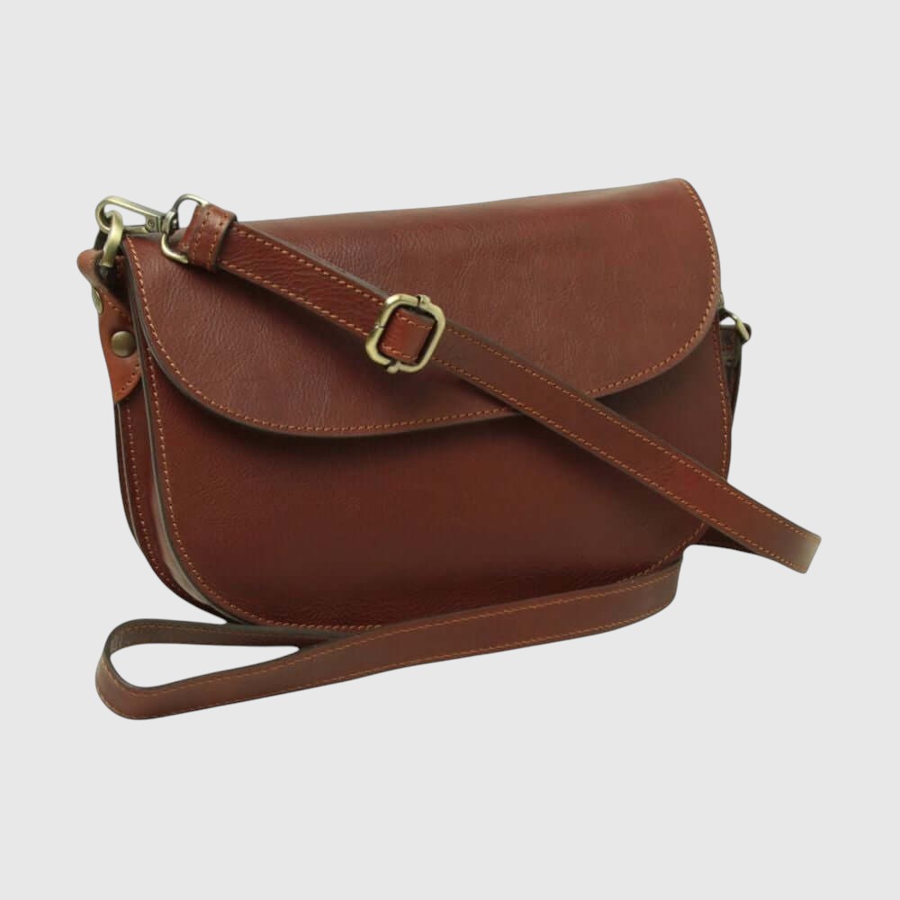 Borsa a tracolla in pelle mogano con patta e fibbia, tracolla in cuoio, dettagli dorati