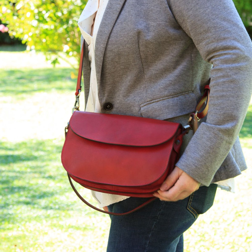 Borsa a tracolla due fianchi in vitello pieno fiore-Rosso