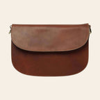Borsa a tracolla in vitello teak con chiusura a patta e bottoni laterali